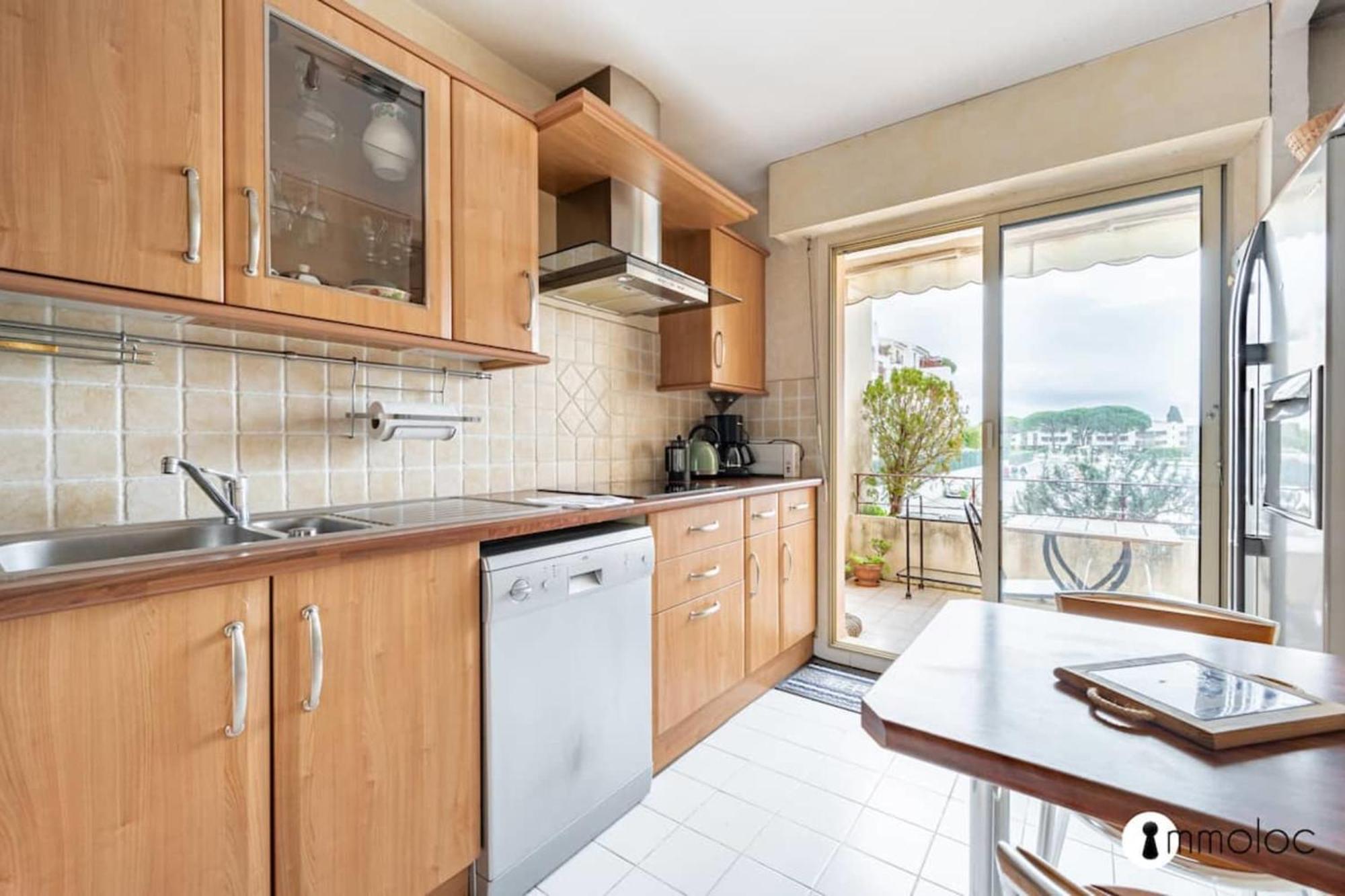 Spacious Apartment With Pool Located In The Marina Of Mandelieu Luaran gambar