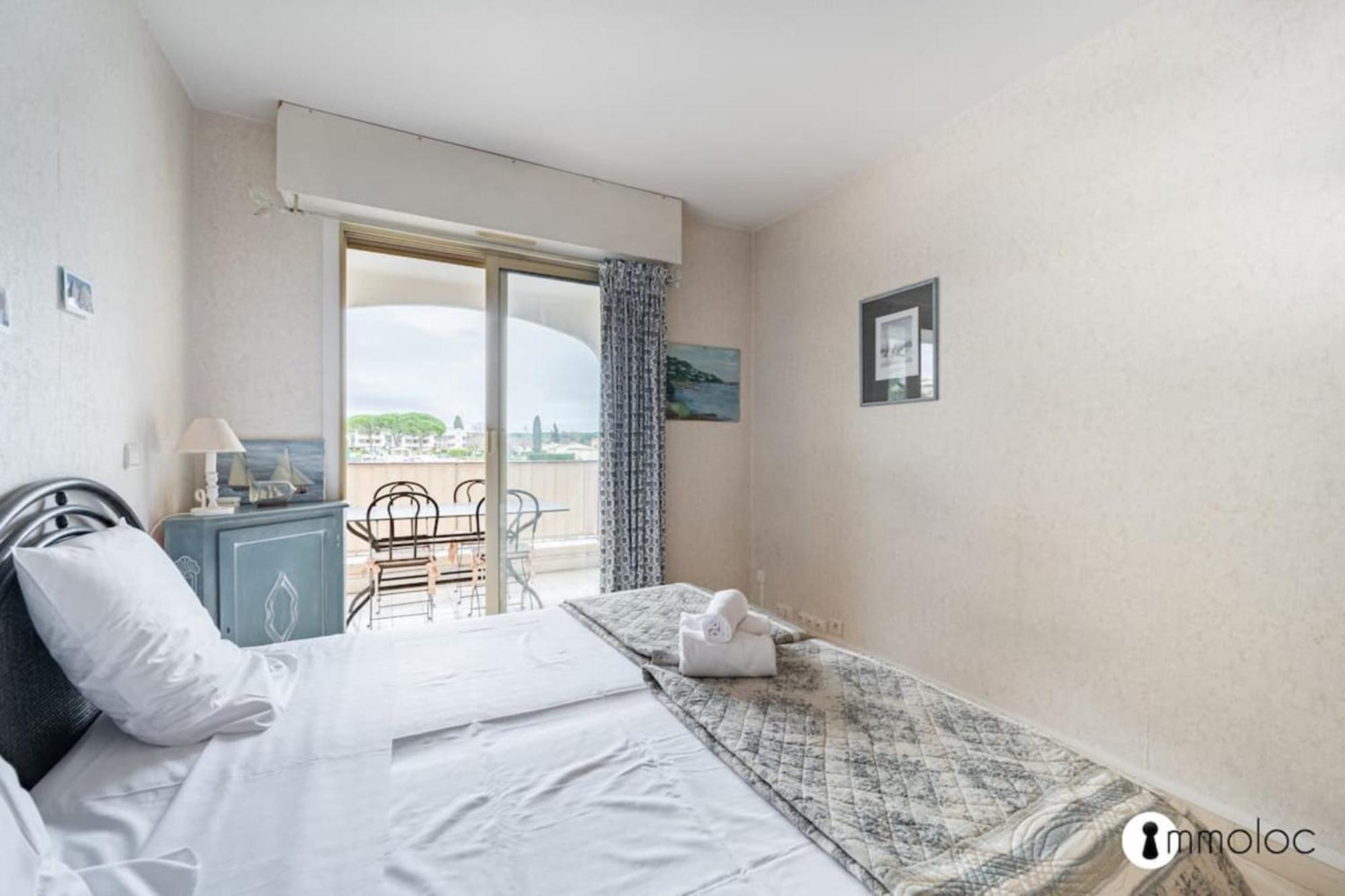 Spacious Apartment With Pool Located In The Marina Of Mandelieu Luaran gambar