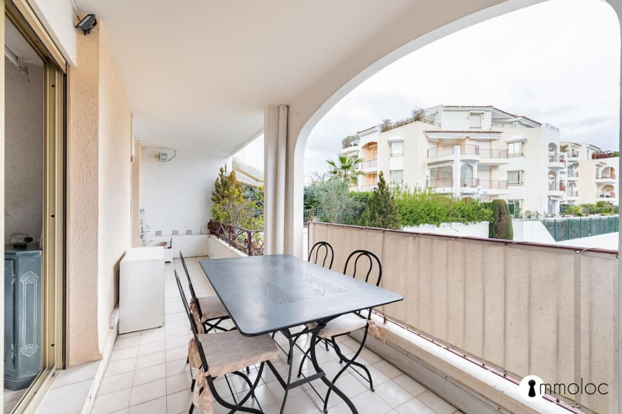Spacious Apartment With Pool Located In The Marina Of Mandelieu Luaran gambar